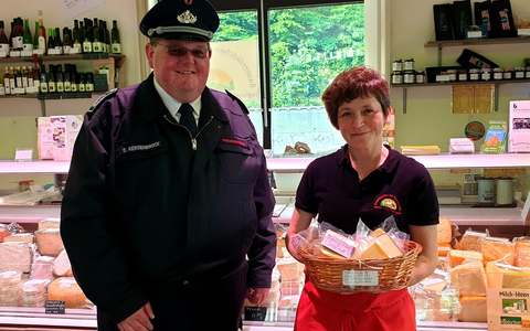 FW Schalksmühle: Großzügige Spende für die Jugendarbeit der Freiwilligen Feuerwehr Schalksmühle - Foto: presseportal.de