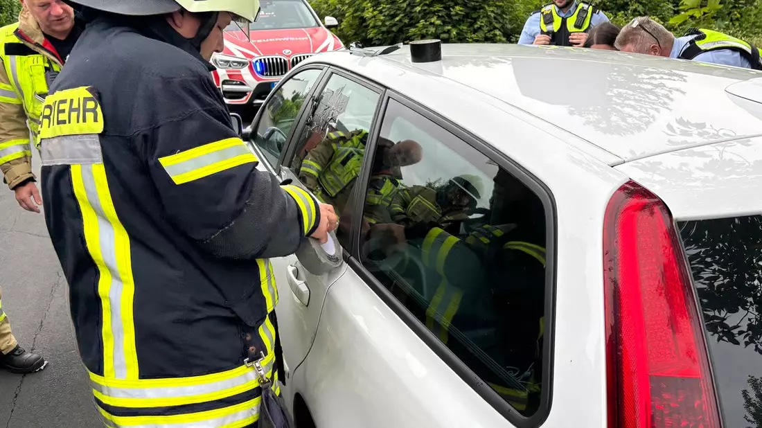 FF Goch: Feuerwehr befreit 1jähriges Mädchen - Bild: presseportal.de