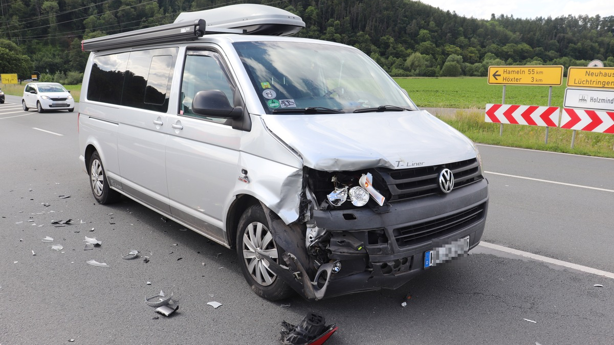 POL-HX: Kollision mit dem Gegenverkehr - drei Verletzte - Foto: presseportal.de