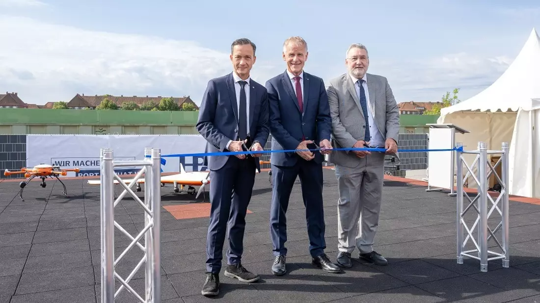 POL-HH: 240614-4. Flugdrohnen und Roboterhunde: unbemannte Systeme bieten neue Arbeitsmethoden im heute eröffneten dronePORT Hamburg - Bild: presseportal.de