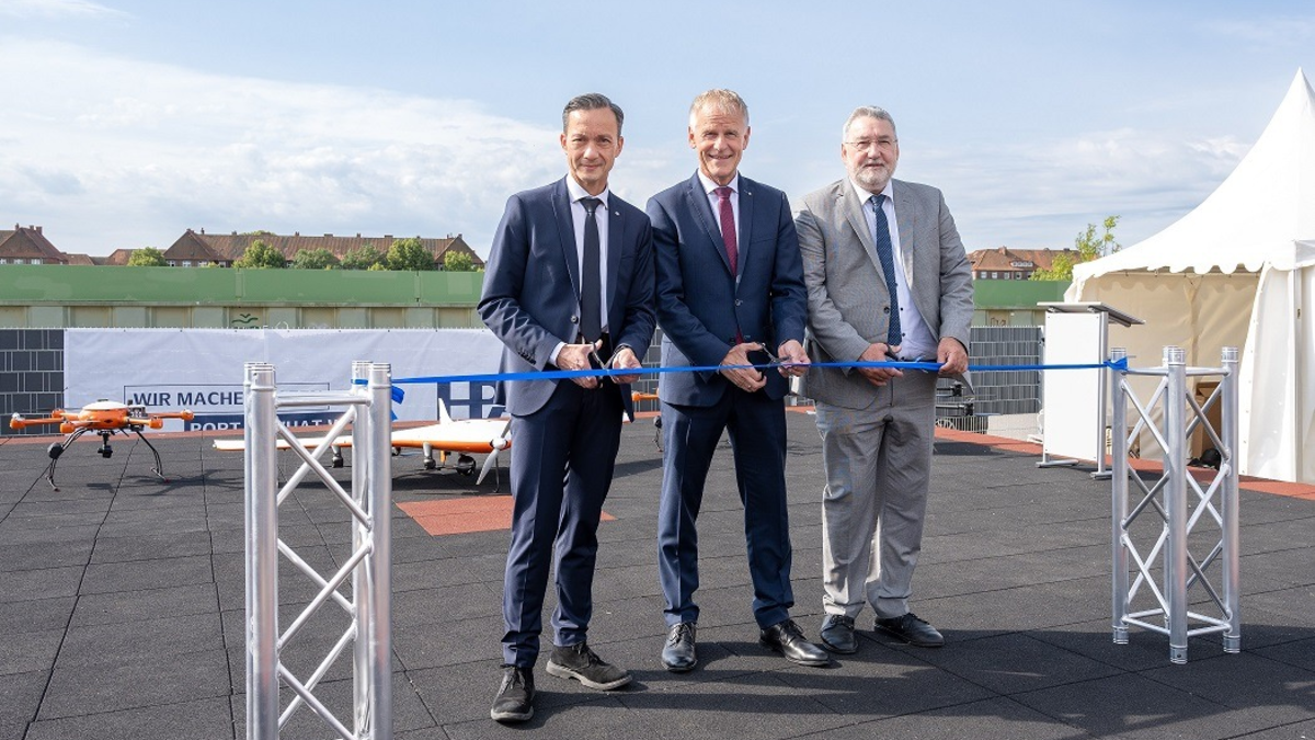 POL-HH: 240614-4. Flugdrohnen und Roboterhunde: unbemannte Systeme bieten neue Arbeitsmethoden im heute eröffneten dronePORT Hamburg - Foto: presseportal.de