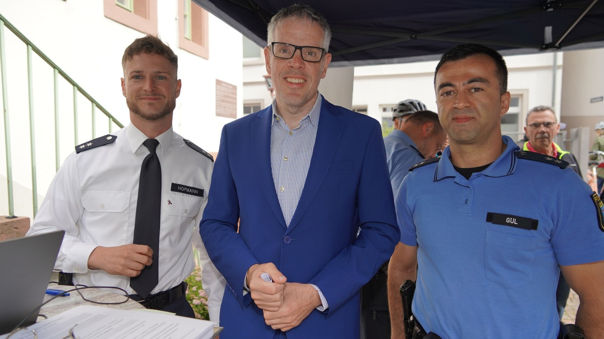 POL-DA: Heppenheim: Fahrradmesse beim Landratsamt/Polizei codiert und registriert 65 Fahrräder - Foto: presseportal.de