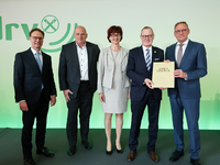 Jörg Migende bei DRV-Mitgliederversammlung: Machen ist der Kern von Genossenschaften / Höchste Ehrung: Raiffeisen-Medaille für Dr. Roman Glaser - Foto: presseportal.de