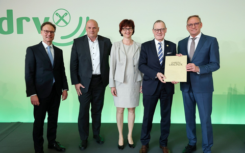 Jörg Migende bei DRV-Mitgliederversammlung: Machen ist der Kern von Genossenschaften / Höchste Ehrung: Raiffeisen-Medaille für Dr. Roman Glaser - Foto: presseportal.de Jörg Migende bei DRV-Mitgliederversammlung: Machen ist der Kern von Genossenschaften / Höchste Ehrung: Raiffeisen-Medaille für Dr. Roman Glaser - Foto: presseportal.de