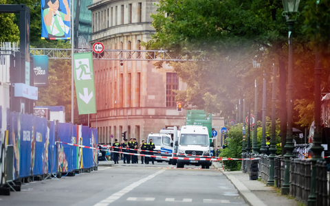 In Berlin wurden Teile einer Fanzone gesperrt. - Foto: Christoph Soeder/dpa