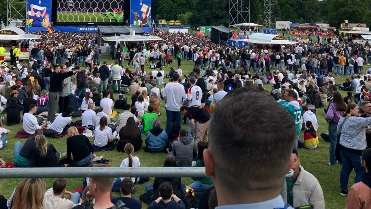 POL-DO: Der Auftakt zur UEFA EURO 2024 in Dortmund: Friedliche Fans an den großen Treffpunkten - Foto: presseportal.de