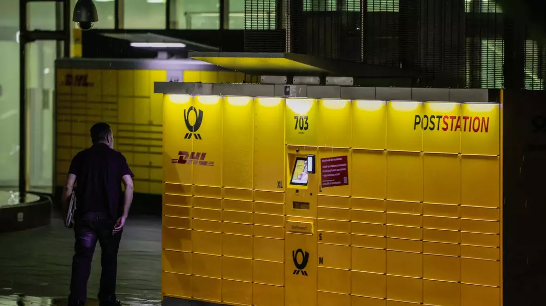 Die Deutsche Post betreibe derzeit rund 700 Poststationen - das sind 600 mehr als noch ein Jahr zuvor. - Bild: Oliver Berg/dpa