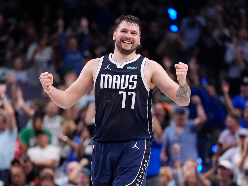 Superstar Luka Doncic von den Dallas Mavericks jubelt über den Sieg gegen die Boston Celtics. - Foto: Julio Cortez/AP/dpa