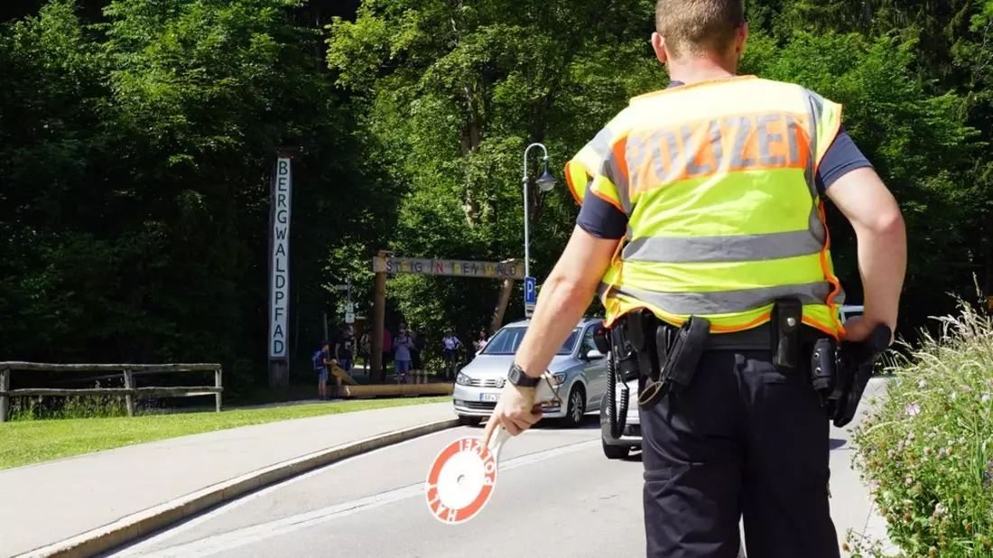 Bundespolizeidirektion München: Heiratswillige geschleust/ Bundespolizei weist Migrantin zurück - Bild: presseportal.de