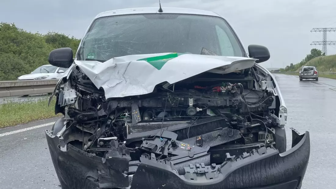 LPI-EF: Drei Verletzte nach schwerem Verkehrsunfall - Bild: presseportal.de