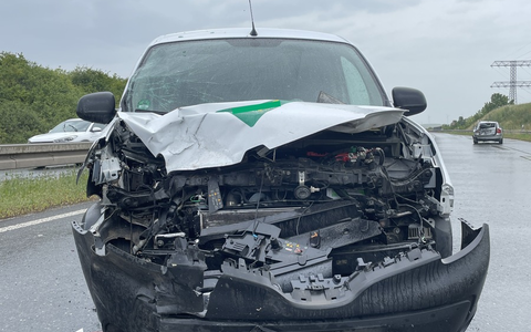 LPI-EF: Drei Verletzte nach schwerem Verkehrsunfall - Foto: presseportal.de