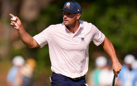 Bryson DeChambeau führt die US Open vor der Finalrunde an. - Foto: Frank Franklin II/AP/dpa