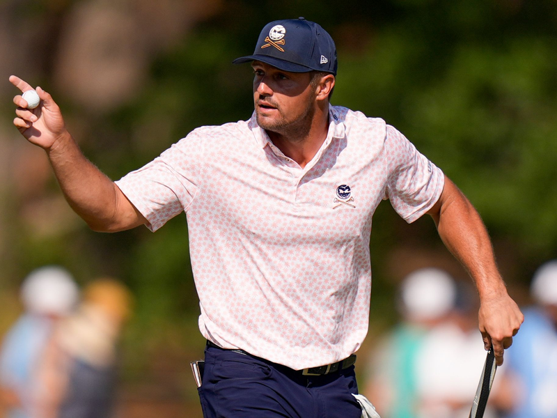 Bryson DeChambeau führt die US Open vor der Finalrunde an. - Foto: Frank Franklin II/AP/dpa