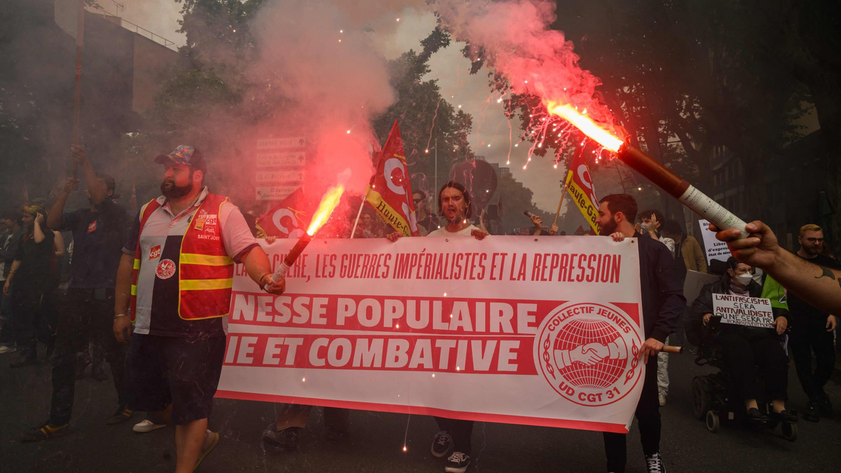 Menschen während einer Anti-Rechts-Kundgebung in Toulouse. - Foto: Ed Jones/AFP/dpa
