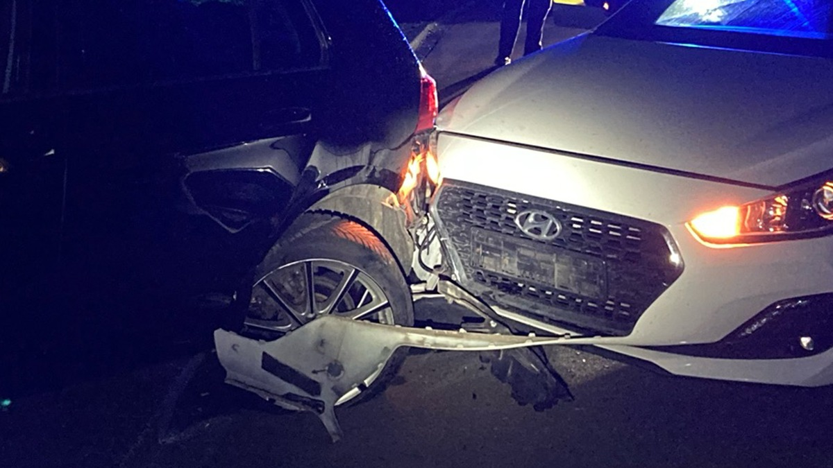 POL-GM: Alkoholisiert in geparktes Auto gekracht - Foto: presseportal.de