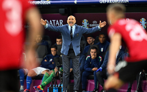 Italiens Trainer Luciano Spalletti war mit dem Auftritt seines Teams nicht immer zufrieden. - Foto: Bernd Thissen/dpa Italiens Trainer Luciano Spalletti war mit dem Auftritt seines Teams nicht immer zufrieden. - Foto: Bernd Thissen/dpa