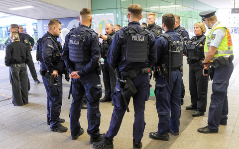 Wegen der Fußball-Europameisterschaft sind viele deutsche und ausländische Polizisten im Einsatz. - Foto: Bodo Marks/dpa
