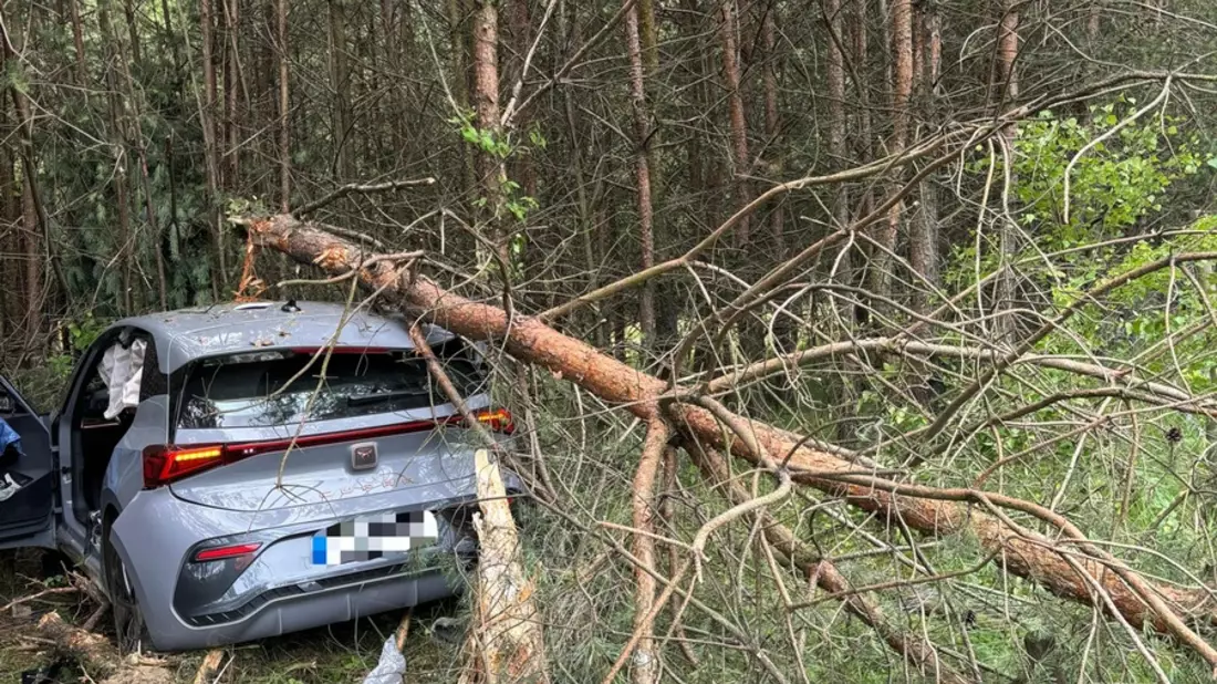 FW Bad Honnef: Schwerer Verkehrsunfall in Anschlussstelle - Rettungshubschrauber im Einsatz - Bild: presseportal.de