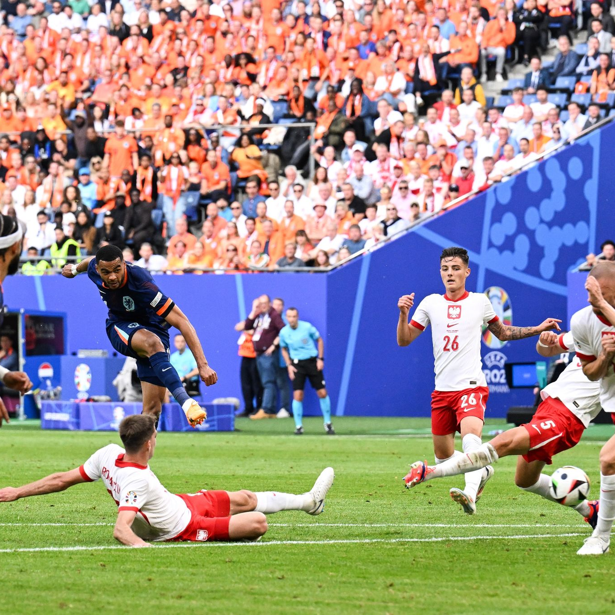 Nur 13 Minuten nach dem Rückstand konnte Cody Gakpo für die Niederlande zum 1:1 ausgleichen. - Foto: Sina Schuldt/dpa