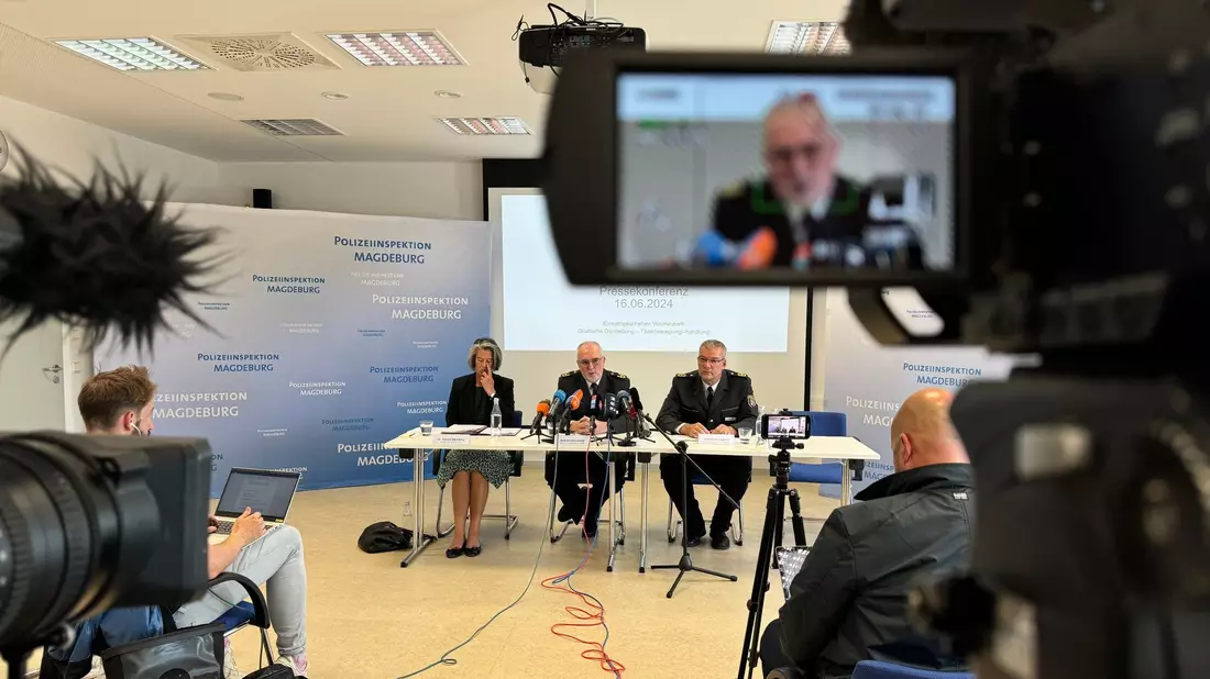 Auch zwei Tage nach dem Angriff eines 27-Jährigen auf einer private EM-Party in Wolmirstedt in Sachsen-Anhalt ist das Motiv des Täters weiter unklar. - Bild: Thomas Schulz/dpa