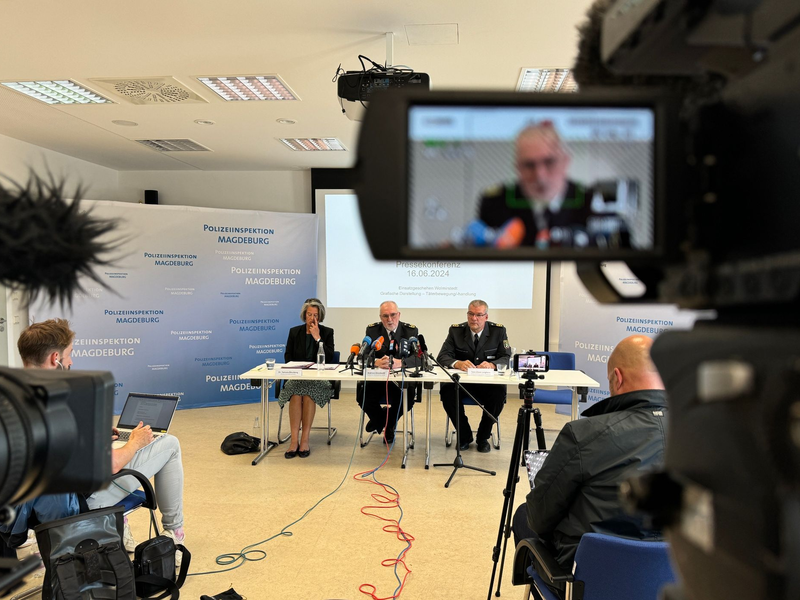 Auch zwei Tage nach dem Angriff eines 27-Jährigen auf einer private EM-Party in Wolmirstedt in Sachsen-Anhalt ist das Motiv des Täters weiter unklar. - Foto: Thomas Schulz/dpa