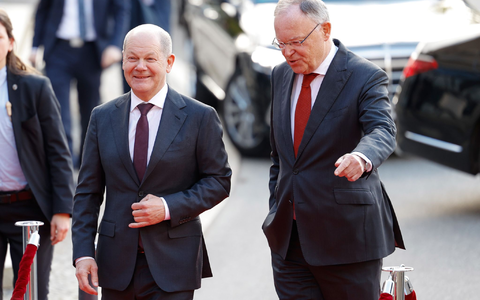 Laut niedersächsische Ministerpräsident Stephan Weil wird Bundeskanzler Olaf Scholz die SPD auch in den nächsten Wahlkampf führen. (Archivfoto) - Foto: Michael Matthey/dpa