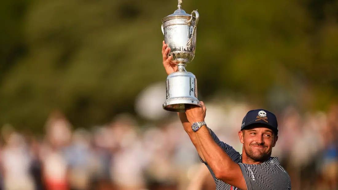 DeChambeau reichte eine 71er-Runde zum zweiten US-Open-Sieg nach seinem vorherigen Erfolg 2020. - Bild: Matt York/AP