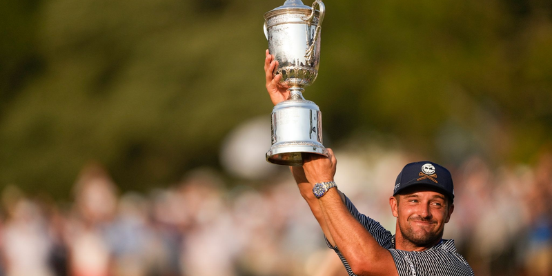 DeChambeau reichte eine 71er-Runde zum zweiten US-Open-Sieg nach seinem vorherigen Erfolg 2020. - Foto: Matt York/AP