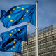 Die EU soll nach Einschätzung von deutsch-französischen Ökonomen Freihandelsabkommen vorantreiben. (Archivbild) - Foto: Michael Kappeler/dpa