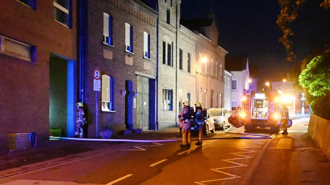 FW Pulheim: Feuer in Flüchtlingsunterkunft - Bild: presseportal.de