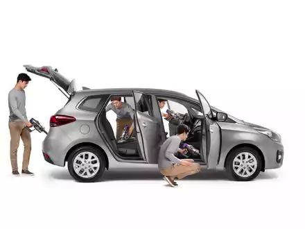 Krümelfrei in den Urlaub: Checkliste zum Putzen für Auto, Wohnmobil und Co / Die kabellosen Staubsauger von Dyson kommen auch in die unzugänglichsten Winkel - Foto: presseportal.de
