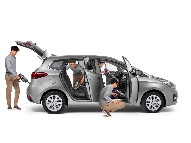 Krümelfrei in den Urlaub: Checkliste zum Putzen für Auto, Wohnmobil und Co / Die kabellosen Staubsauger von Dyson kommen auch in die unzugänglichsten Winkel - Foto: presseportal.de