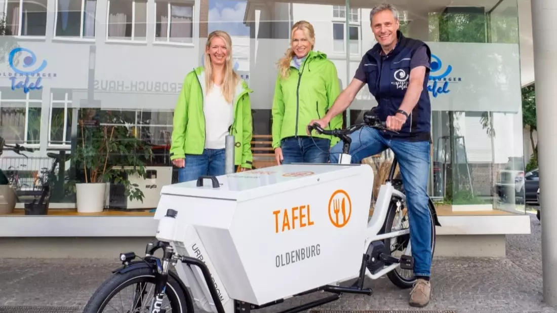mein-dienstrad.de unterstützt die Oldenburger Tafel mit einem Lastenrad - Bild: presseportal.de