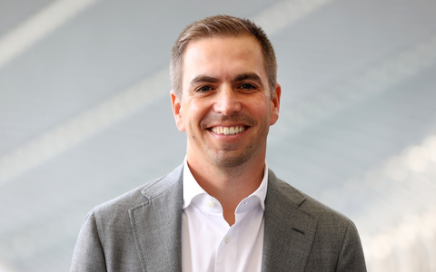 Video zur Fußball-Europameisterschaft / Mehr Treffer für die Umwelt: Philipp Lahm und der Trenn-Bär zeigen richtige Mülltrennung - Foto: presseportal.de Video zur Fußball-Europameisterschaft / Mehr Treffer für die Umwelt: Philipp Lahm und der Trenn-Bär zeigen richtige Mülltrennung - Foto: presseportal.de