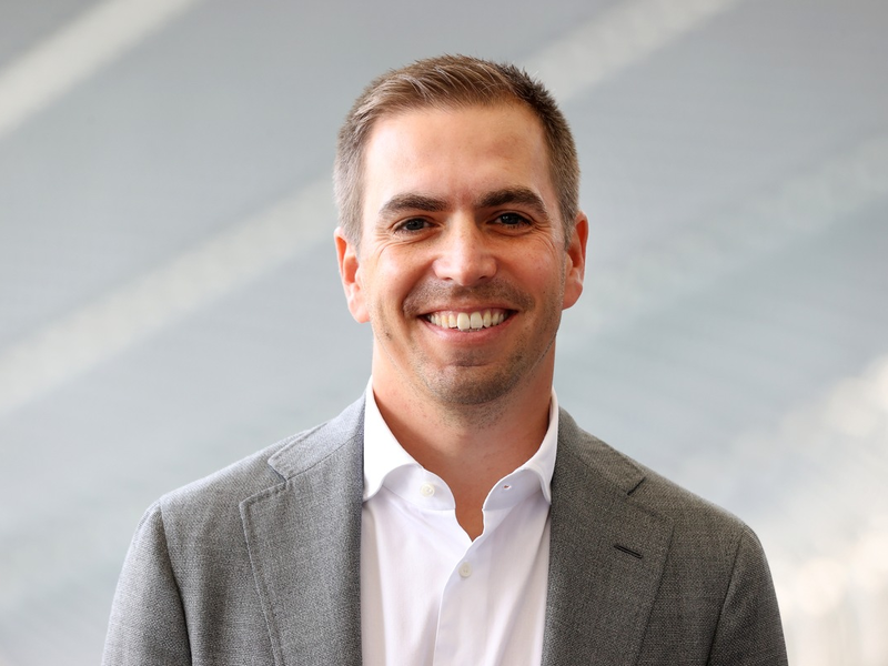 Video zur Fußball-Europameisterschaft / Mehr Treffer für die Umwelt: Philipp Lahm und der Trenn-Bär zeigen richtige Mülltrennung - Foto: presseportal.de