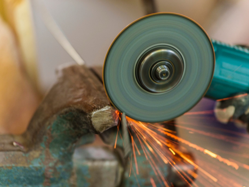 Der deutsche Mittelstand erwartet steigende Kosten - und reagiert mit Preiserhöhungen. (Archivfoto) - Foto: Andreas Arnold/dpa