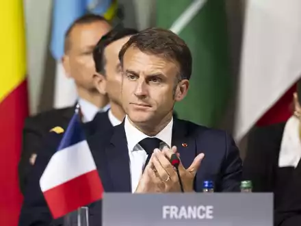 Emmanuel Macron hat Neuwahlen der französischen Parlamentskammer angekündigt. - Foto: Urs Flueeler/KEYSTONE/EDA/POOL/dpa
