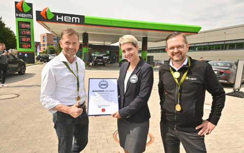 Glänzender Erfolg: HEM und Deutschlands Autofahrer stellen neuen Weltrekord auf - Foto: presseportal.de