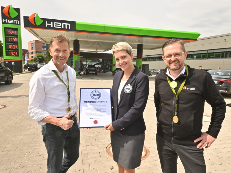 Glänzender Erfolg: HEM und Deutschlands Autofahrer stellen neuen Weltrekord auf - Foto: presseportal.de