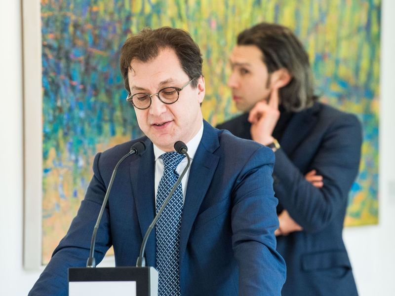 Intendant Serge Dorny (vorne) und Generalmusikdirektor Vladimir Jurowski im März 2018. - Foto: Lino Mirgeler/dpa