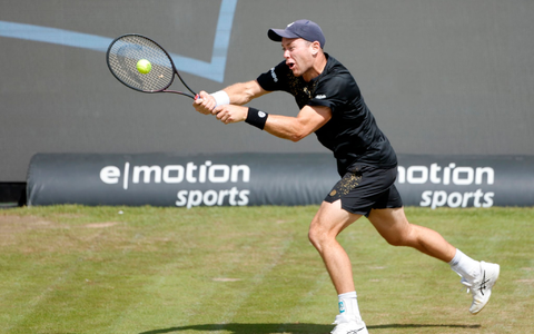 Gelang zum Auftakt in Halle eine kleine Überraschung: Dominik Koepfer. - Foto: Philippe Ruiz/dpa