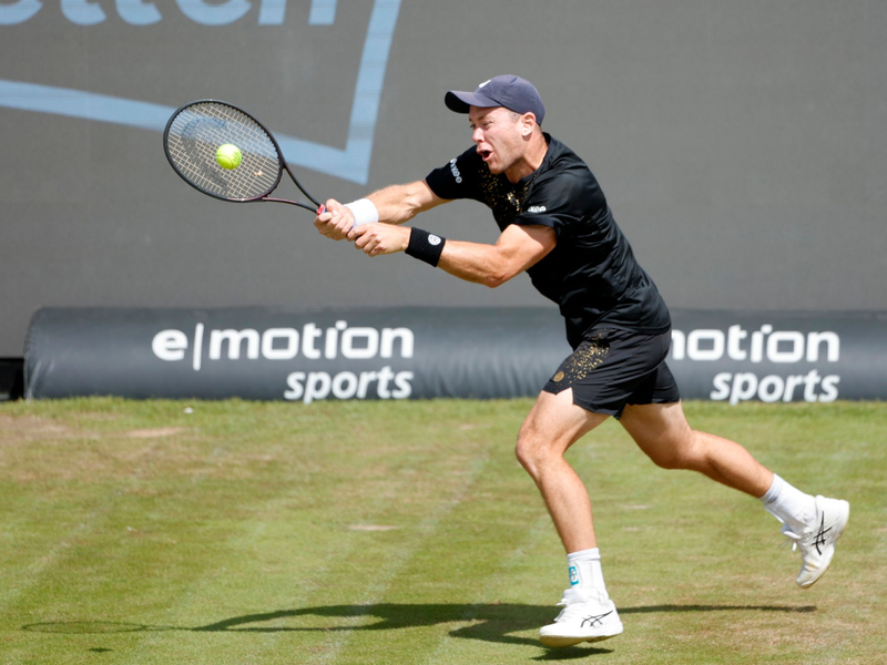 Gelang zum Auftakt in Halle eine kleine Überraschung: Dominik Koepfer. - Foto: Philippe Ruiz/dpa