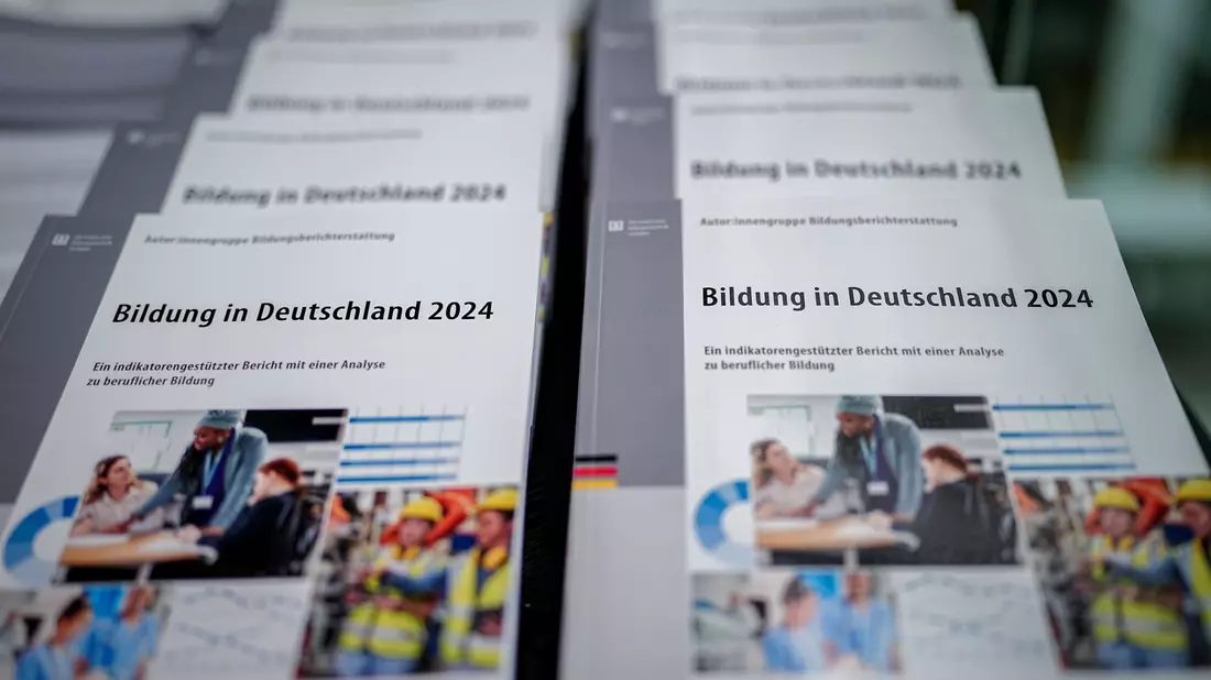 Die Länder fordern Abschluss von neuem Digitalpakt für Schulen. (Archivbild) - Bild: Kay Nietfeld/dpa