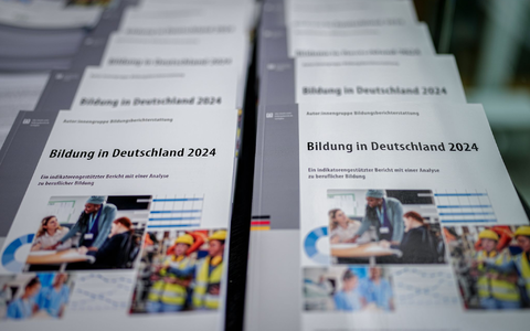 Schulen brauchen weiterhin Geld fĂŒr die Digitalisierung (Archivbild) - Foto: Kay Nietfeld/dpa Schulen brauchen weiterhin Geld fĂŒr die Digitalisierung (Archivbild) - Foto: Kay Nietfeld/dpa