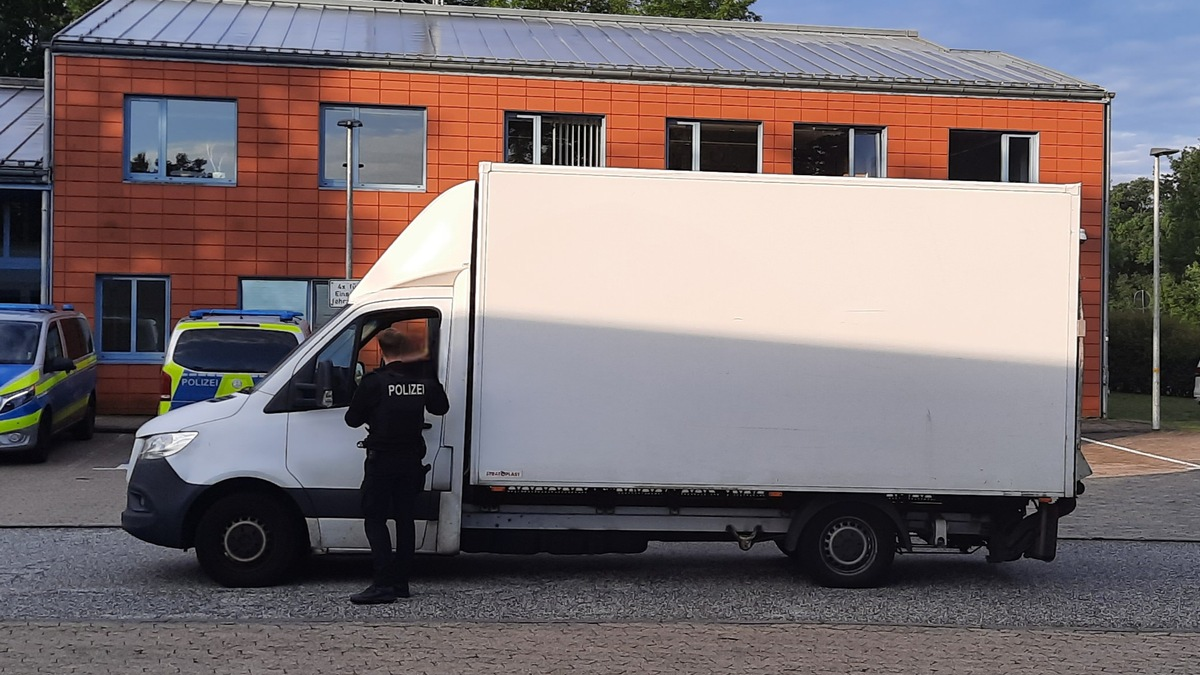 POL-RZ: Überladener LKW gestoppt - Foto: presseportal.de