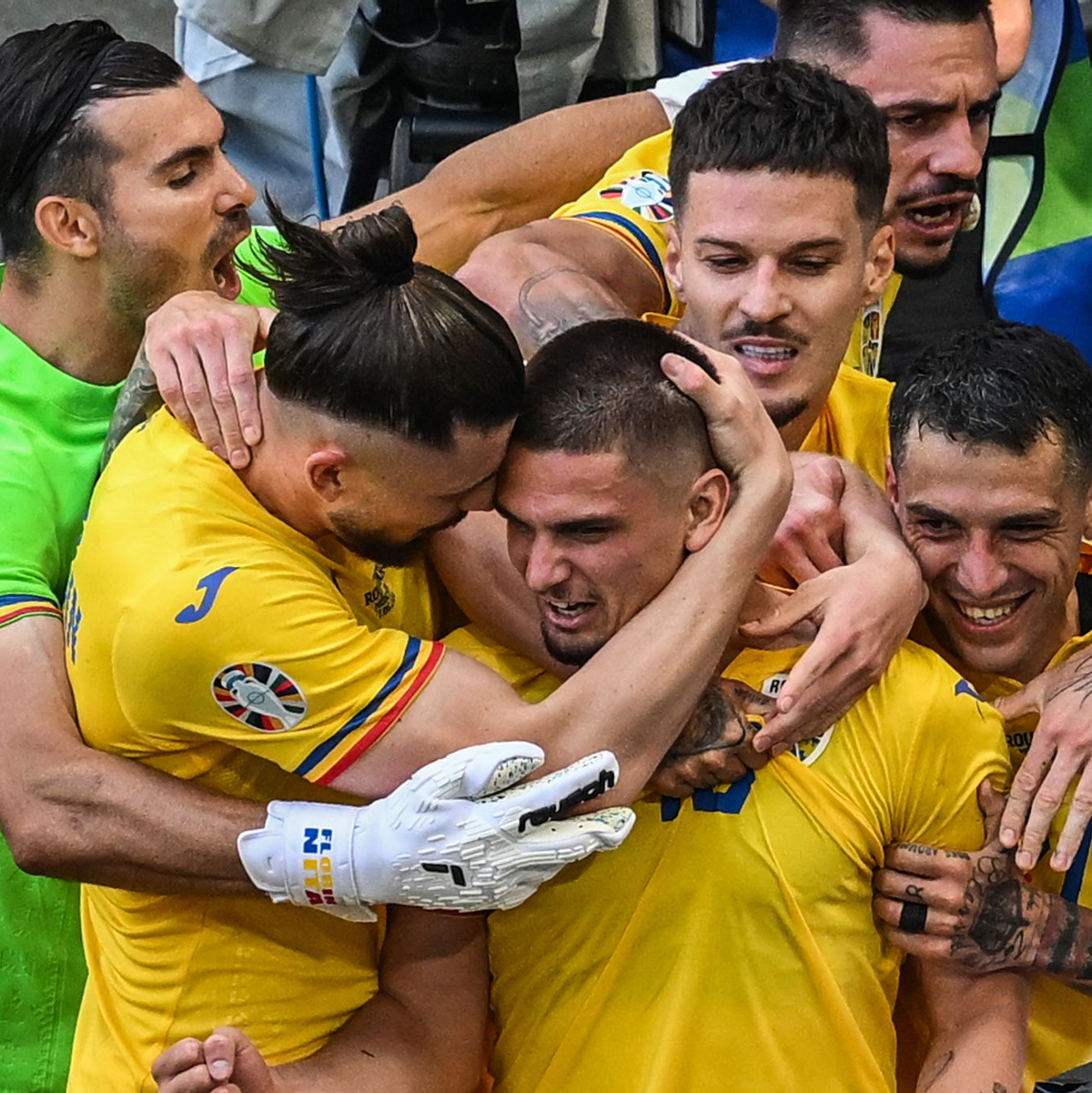 Razvan Marin (M) erzielte den zweiten Treffer für Rumänien. - Foto: Sven Hoppe/dpa