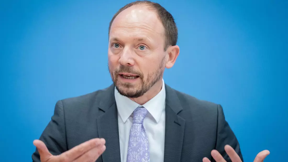 Der CDU-Politiker Marco Wanderwitz aus Sachsen hatte im November einen Antrag für ein Verbot der AfD vorgestellt. Diesen Antrag unterstützen auch Abgeordnete anderer Parteien. In der Unionsfraktion sieht man den Vorstoß größtenteils skeptisch. - Bild: Kay Nietfeld/dpa