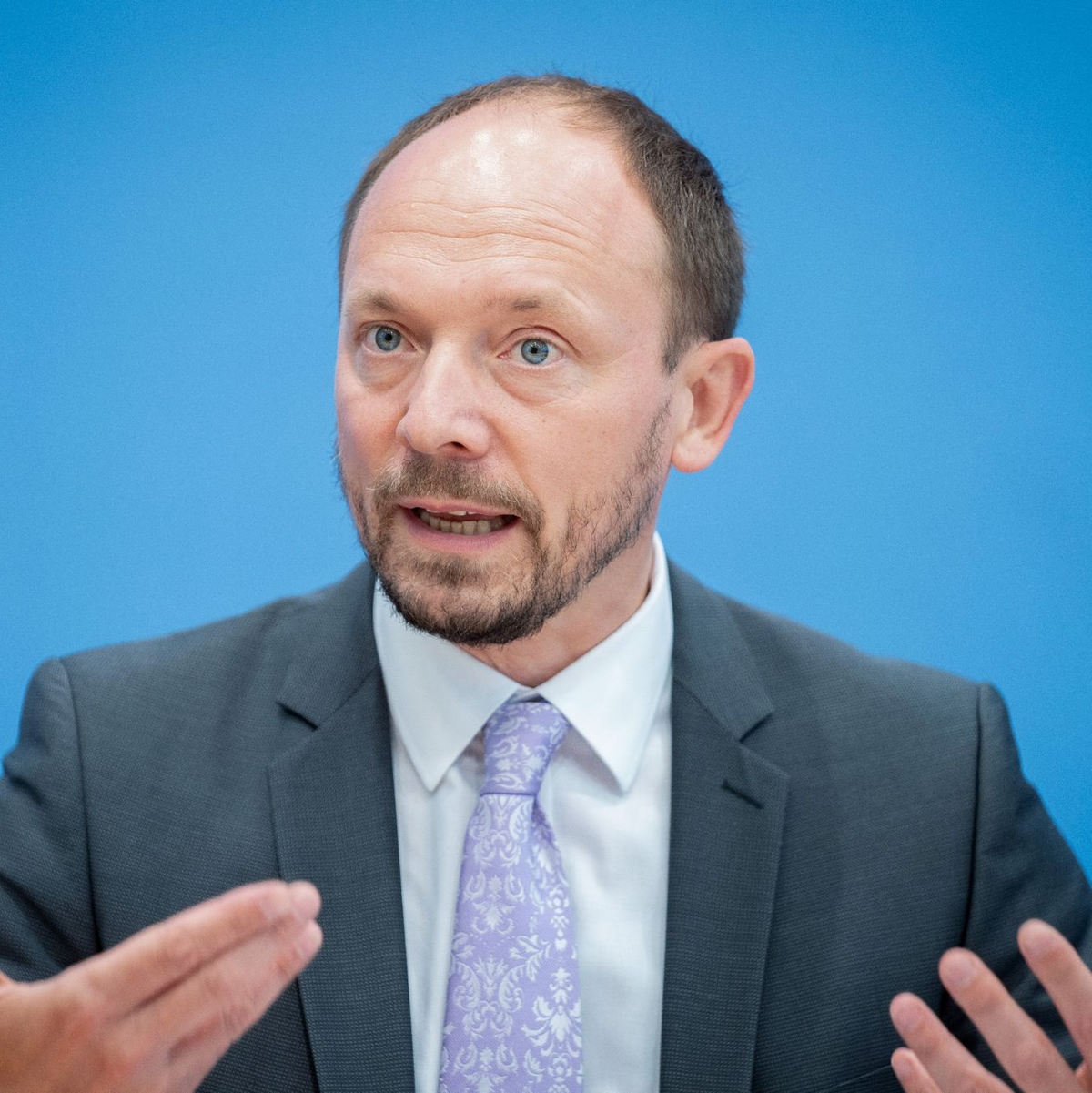 Der CDU-Politiker Marco Wanderwitz aus Sachsen hatte im November einen Antrag für ein Verbot der AfD vorgestellt. Diesen Antrag unterstützen auch Abgeordnete anderer Parteien. In der Unionsfraktion sieht man den Vorstoß größtenteils skeptisch. - Foto: Kay Nietfeld/dpa