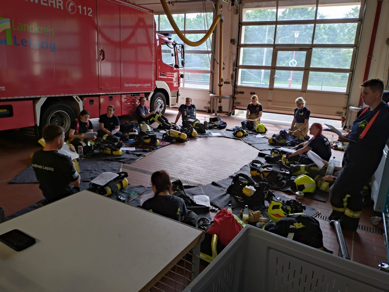 FW LK Leipzig: Lehrgang Atemschutzgeräteträger nur für Feuerwehrfrauen - Foto: presseportal.de