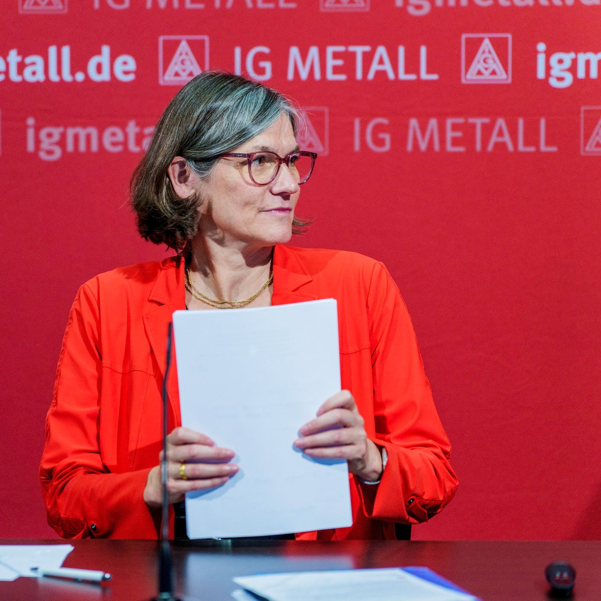 IG-Metall-Chefin Christiane Benner informiert über die Forderungsempfehlung für die anstehende Tarifrunde. - Foto: Andreas Arnold/dpa